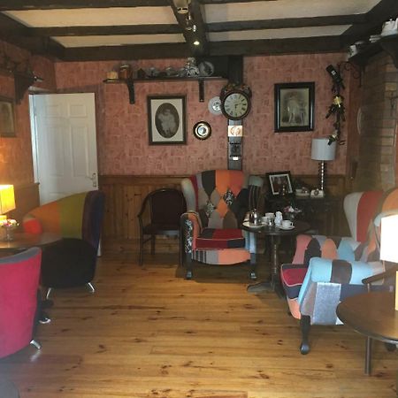Riverside Guesthouse 찰스타운 외부 사진
