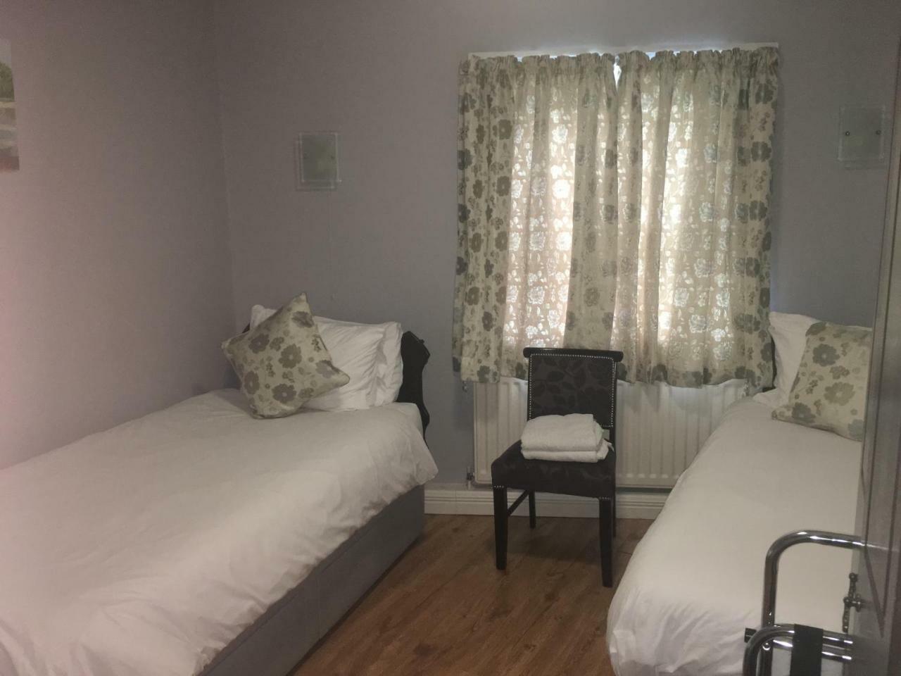 Riverside Guesthouse 찰스타운 외부 사진